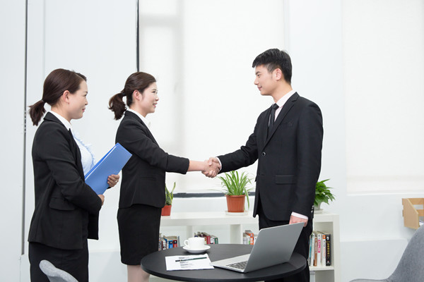 績(jī)效溝通：及時(shí)反饋，解決績(jī)效問題