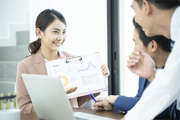 績效評估與反饋：客觀評估，持續(xù)改進