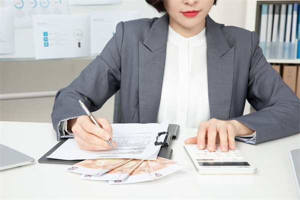 企業(yè)戰(zhàn)略轉(zhuǎn)型的關(guān)鍵成功因素與風(fēng)險規(guī)避策略何在？