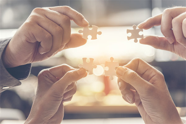 在全球化背景下，企業(yè)如何制定跨國戰(zhàn)略規(guī)劃？