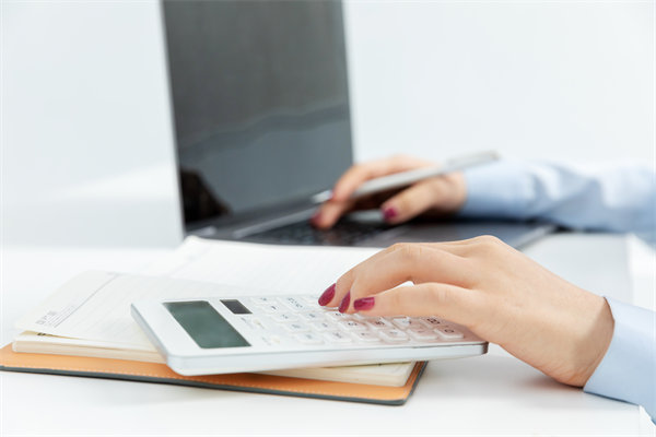 市場環(huán)境突變時，企業(yè)如何靈活調(diào)整預算策略以應對？