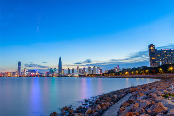 深圳戰(zhàn)略咨詢公司如何幫助企業(yè)制定長遠(yuǎn)發(fā)展藍(lán)圖？