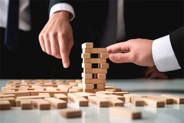 風險管理與企業(yè)戰(zhàn)略制定：如何平衡機遇與威脅？