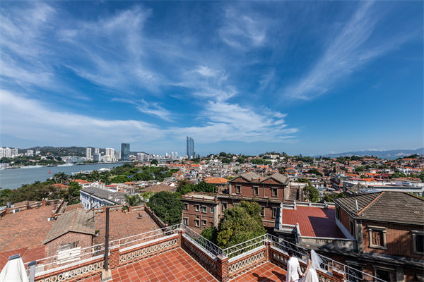 廈門企業(yè)深陷同質(zhì)化競(jìng)爭泥沼，廈門戰(zhàn)略咨詢公司如何助力破局？