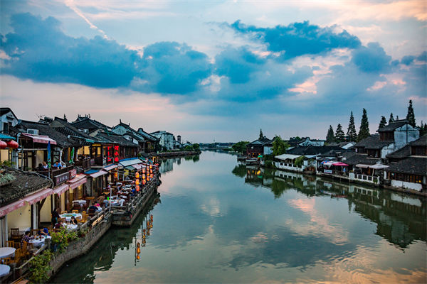 以文化賦能經(jīng)濟(jì)社會(huì)發(fā)展，企業(yè)營(yíng)銷(xiāo)管理對(duì)此有何啟發(fā)？