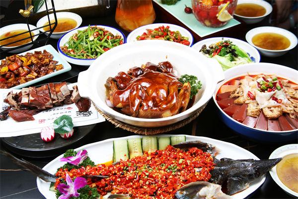 今年擴(kuò)消費(fèi)怎么干？各大企業(yè)如何根據(jù)政策發(fā)力？