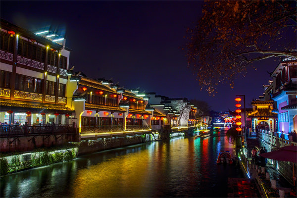企業(yè)發(fā)展陷入瓶頸，南京戰(zhàn)略咨詢公司如何定制破局突圍方案？