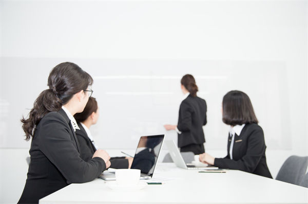 員工培訓(xùn)無效、成長慢，人力資源管理怎樣定制高效方案？