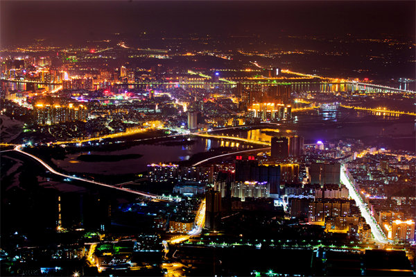 清遠(yuǎn)戰(zhàn)略咨詢公司洞察市場(chǎng)，如何精準(zhǔn)為企業(yè)定位發(fā)展方向？